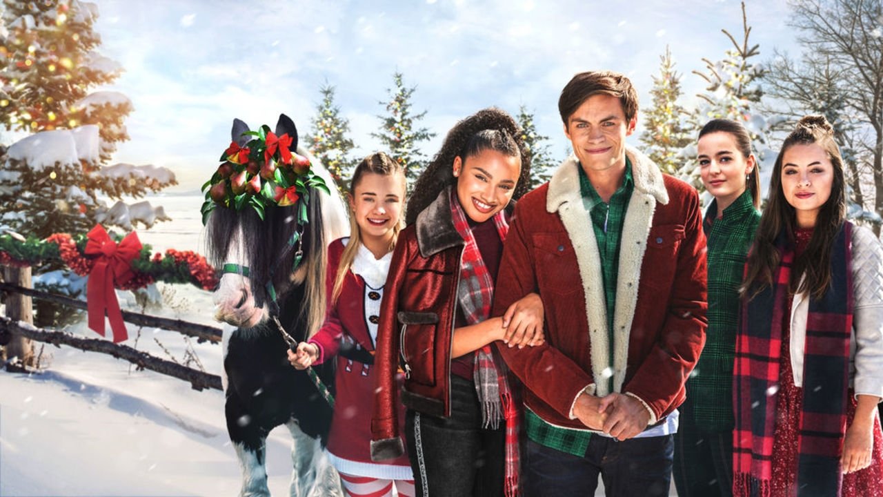 Free Rein: The Twelve Neighs of Christmas (2018) backdrop artwork