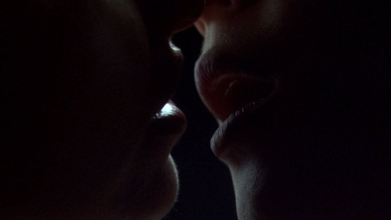 Bound (1996) backdrop artwork