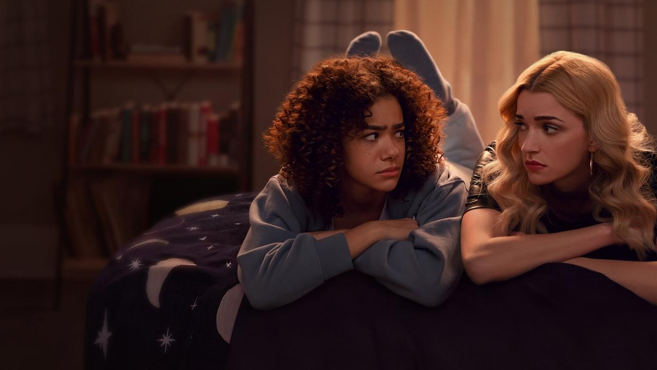 Ginny & Georgia (2021) series backdrop artwork