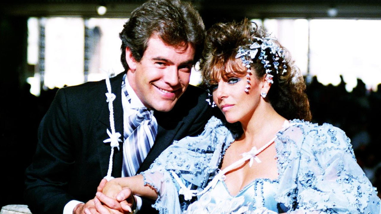 Rosa Salvaje (1987) series backdrop artwork